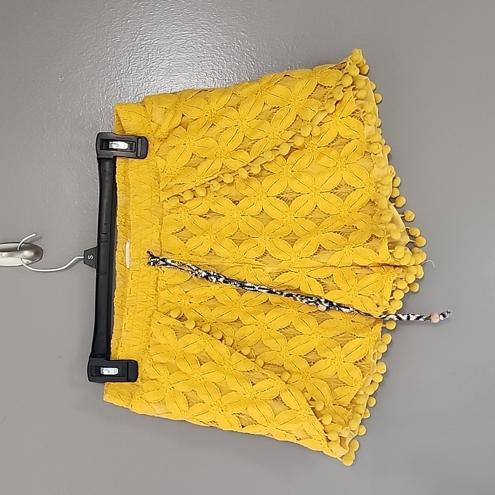 Women's large mustard yellow shorts